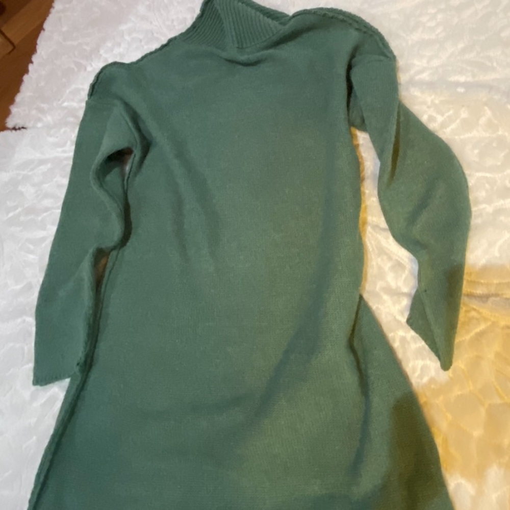 MISS LOOK LONG TUNIC SWEATER. NWOT